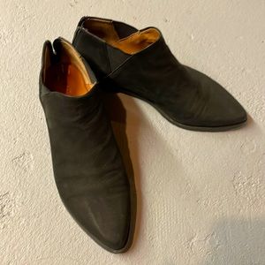 Gentle Souls black Neptune Chelsea booties. Size 8.